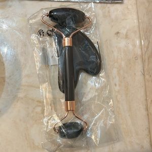 Black face and neck roller